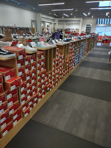 Shoe Store «DSW Designer Shoe Warehouse», reviews and photos, 10060 Reisterstown Rd, Owings Mills, MD 21117, USA