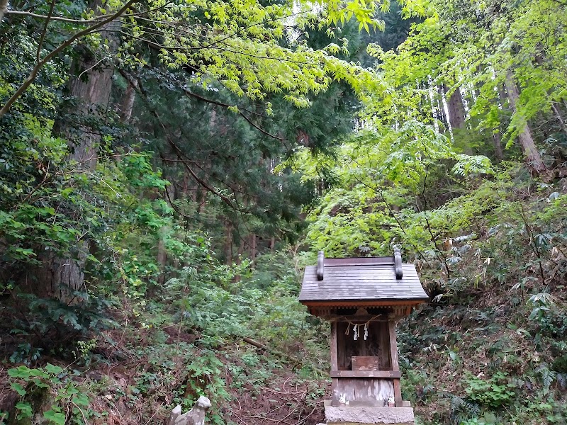 縄久利神社