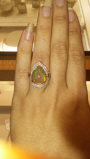 Jewelry Store «Jared Jewelry Boutique», reviews and photos, 278 West Market, Bloomington, MN 55425, USA