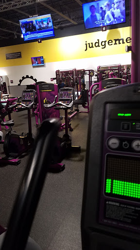 Gym «Planet Fitness», reviews and photos, 623 S Randall Rd, Elgin, IL 60124, USA
