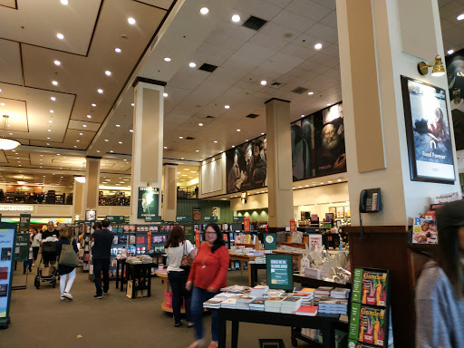 Barnes & Noble image