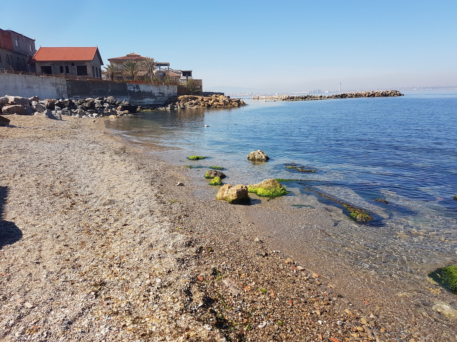 Foto de La Cigogne beach - lugar popular entre os apreciadores de relaxamento