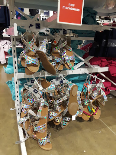 Clothing Store «Gap Outlet», reviews and photos, 1001 N Arney Rd, Woodburn, OR 97071, USA
