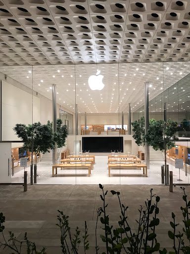 Computer Store «Apple Biltmore», reviews and photos, 2502 E Camelback Rd, Phoenix, AZ 85016, USA