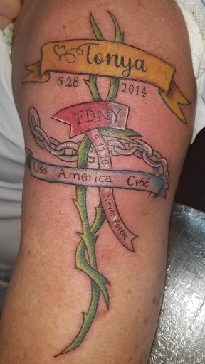 Tattoo Shop «The Lizard Lounge Tattoo Kissimmee», reviews and photos, 4519 S Orange Blossom Trail, Kissimmee, FL 34746, USA