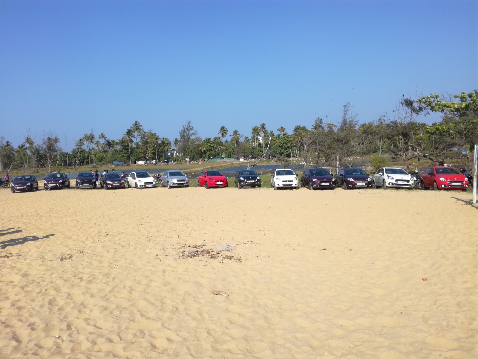 Foto de Puthuvype Beach - lugar popular entre os apreciadores de relaxamento