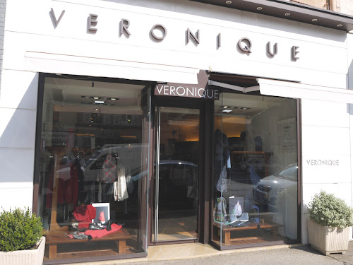 Magasin de vêtements Véronique Tassin-la-Demi-Lune