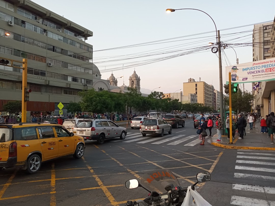 Estación Tacna - Metropolitano