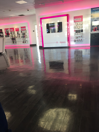 Cell Phone Store «T-Mobile», reviews and photos, 7288 Sunset Blvd #102, Los Angeles, CA 90046, USA