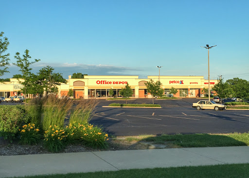 Office Supply Store «Office Depot», reviews and photos, 40 E Golf Rd, Schaumburg, IL 60173, USA