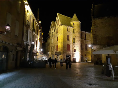 Un jardin en ville à Sarlat-la-Canéda