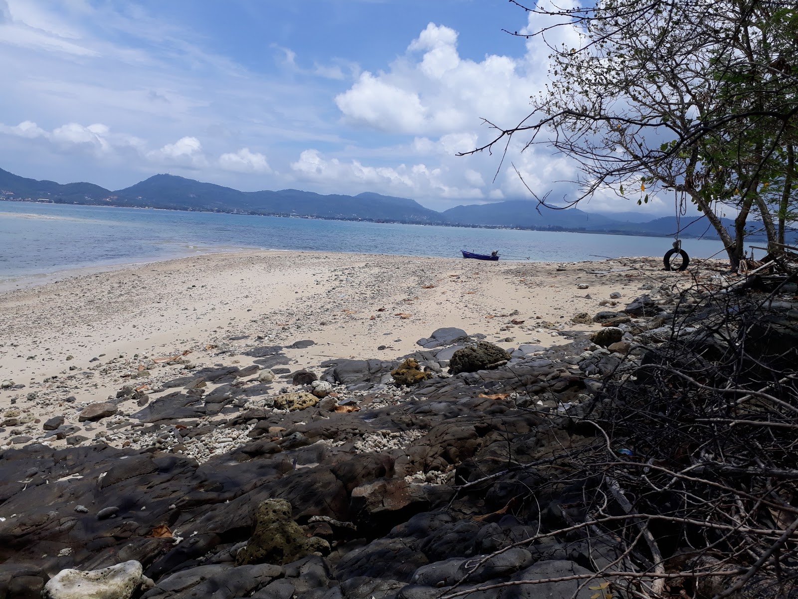 Foto van Ko Thanan Beach met direct strand