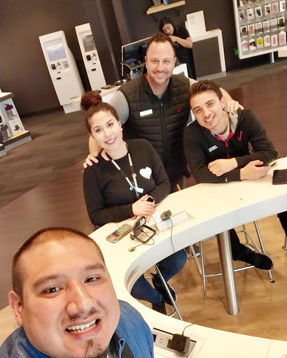 Cell Phone Store «Verizon», reviews and photos, 6560 Garth Rd #100, Baytown, TX 77521, USA