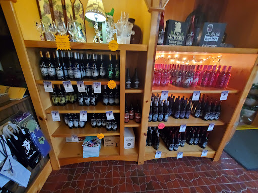 Winery «Honeymoon Trail Winery», reviews and photos, 4120 Ridge Rd, Lockport, NY 14094, USA