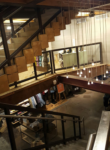 Clothing Store «Urban Outfitters», reviews and photos, 316 E Main St, Charlottesville, VA 22902, USA