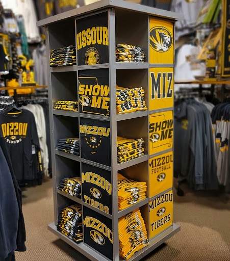 Sportswear Store «Rally House Boardwalk», reviews and photos, 8650 N Boardwalk Ave, Kansas City, MO 64154, USA