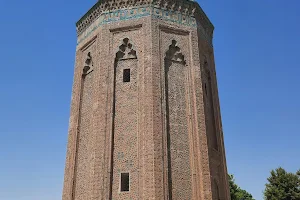 Momine Khatun Mausoleum image