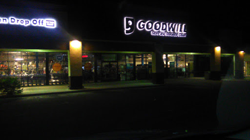 Thrift Store «48th & Baseline Goodwill Retail Store & Donation Center», reviews and photos, 2700 W Baseline Rd, Tempe, AZ 85283, USA