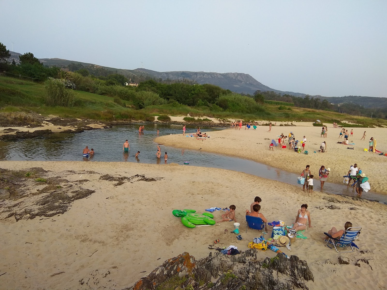 Foto de Playa de Rio de Sieira con agua cristalina superficie