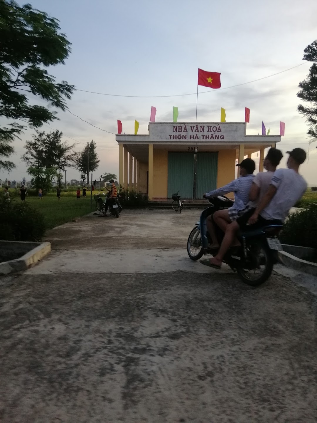 Nhà văn hóa Thôn Hà Lang