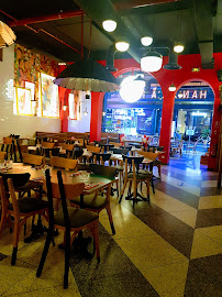 Atmosphère du Restaurant vietnamien Hanoï Cà Phê Vélizy 2 à Vélizy-Villacoublay - n°19