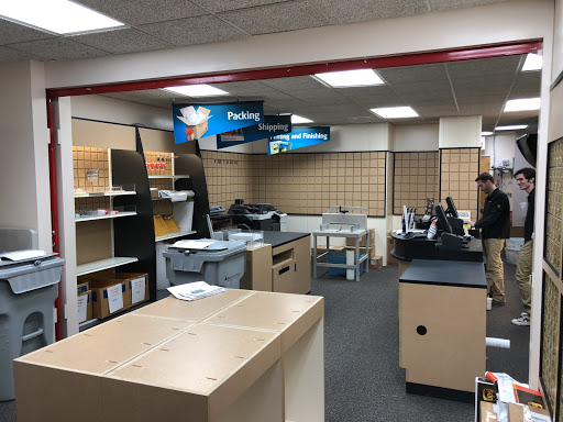 Shipping and Mailing Service «The UPS Store», reviews and photos, 117 S Cook St, Barrington, IL 60010, USA