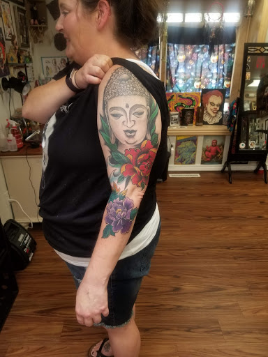 Tattoo Shop «Heyoka Tattoo», reviews and photos, 2837 S Fremont Ave, Springfield, MO 65804, USA