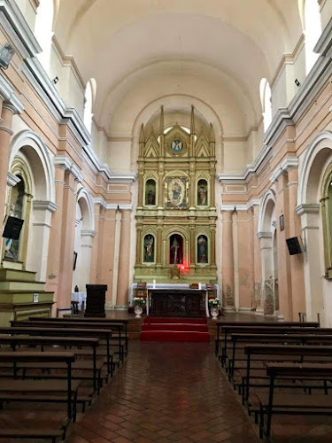 Opiniones de Iglesia Católica Santa Bárbara en Quito - Iglesia