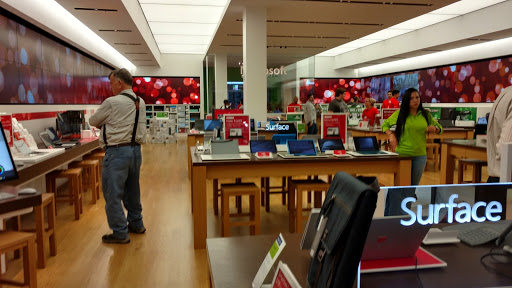 Computer Store «Microsoft Store - International Plaza», reviews and photos, 2223 N Westshore Blvd, Tampa, FL 33607, USA