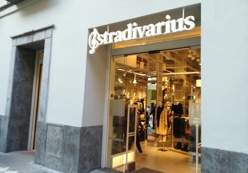 Stores to buy women's blouses Granada