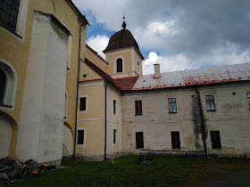 klášterní kostel Panny Marie (Zvěstování Páně) a sv. Benigny (Svatá Dobrotivá)