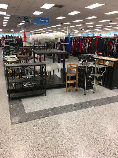Clothing Store «Ross Dress for Less», reviews and photos, 151 N McDowell Blvd, Petaluma, CA 94954, USA