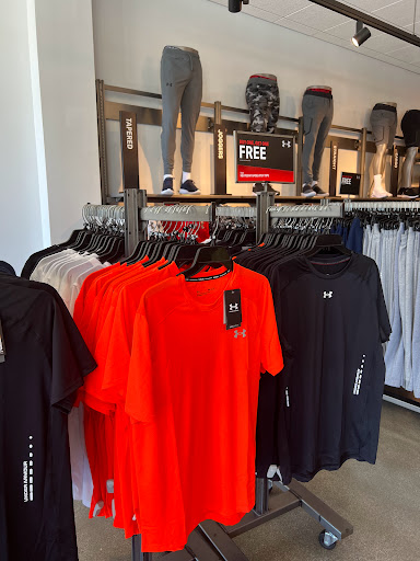 Shopping Mall «Gilroy Premium Outlets», reviews and photos, 681 Leavesley Rd, Gilroy, CA 95020, USA