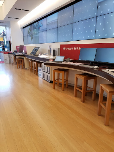 Computer Store «Microsoft Store - St. Johns Town Center», reviews and photos, 4791 River City Dr #113, Jacksonville, FL 32246, USA