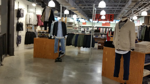 Clothing Store «Urban Outfitters», reviews and photos, 507 E Green St, Champaign, IL 61820, USA