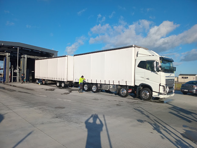 CleanCo Truck Wash Open Times