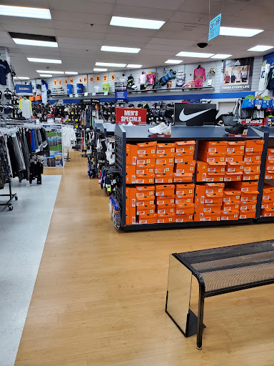 Sporting Goods Store «Big 5 Sporting Goods - Aurora Village», reviews and photos, 1133 N 205th St, Shoreline, WA 98133, USA