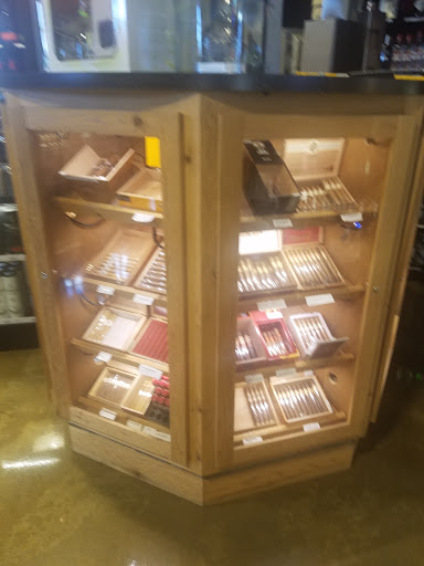 Wine Store «Ale Wine & Spirits of Powell», reviews and photos, 7560 Guard Well St, Powell, OH 43065, USA