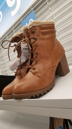 Clothing Store «Ross Dress for Less», reviews and photos, 926 Airport Center Rd, Allentown, PA 18109, USA