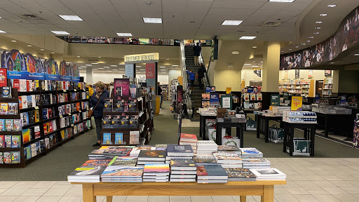 Book Store «Barnes & Noble», reviews and photos, 5755 N Bayshore Dr, Glendale, WI 53217, USA