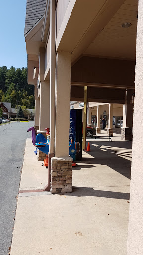 Outlet Store «Tanger Outlet Blowing Rock», reviews and photos, 278 Shoppes on the Parkway Rd, Blowing Rock, NC 28605, USA