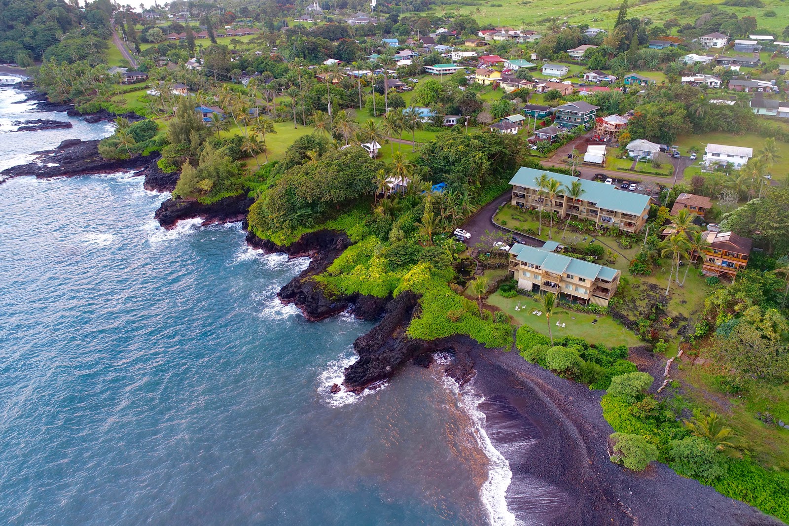 Foto van Waikaloa Bay Beach met blauw water oppervlakte