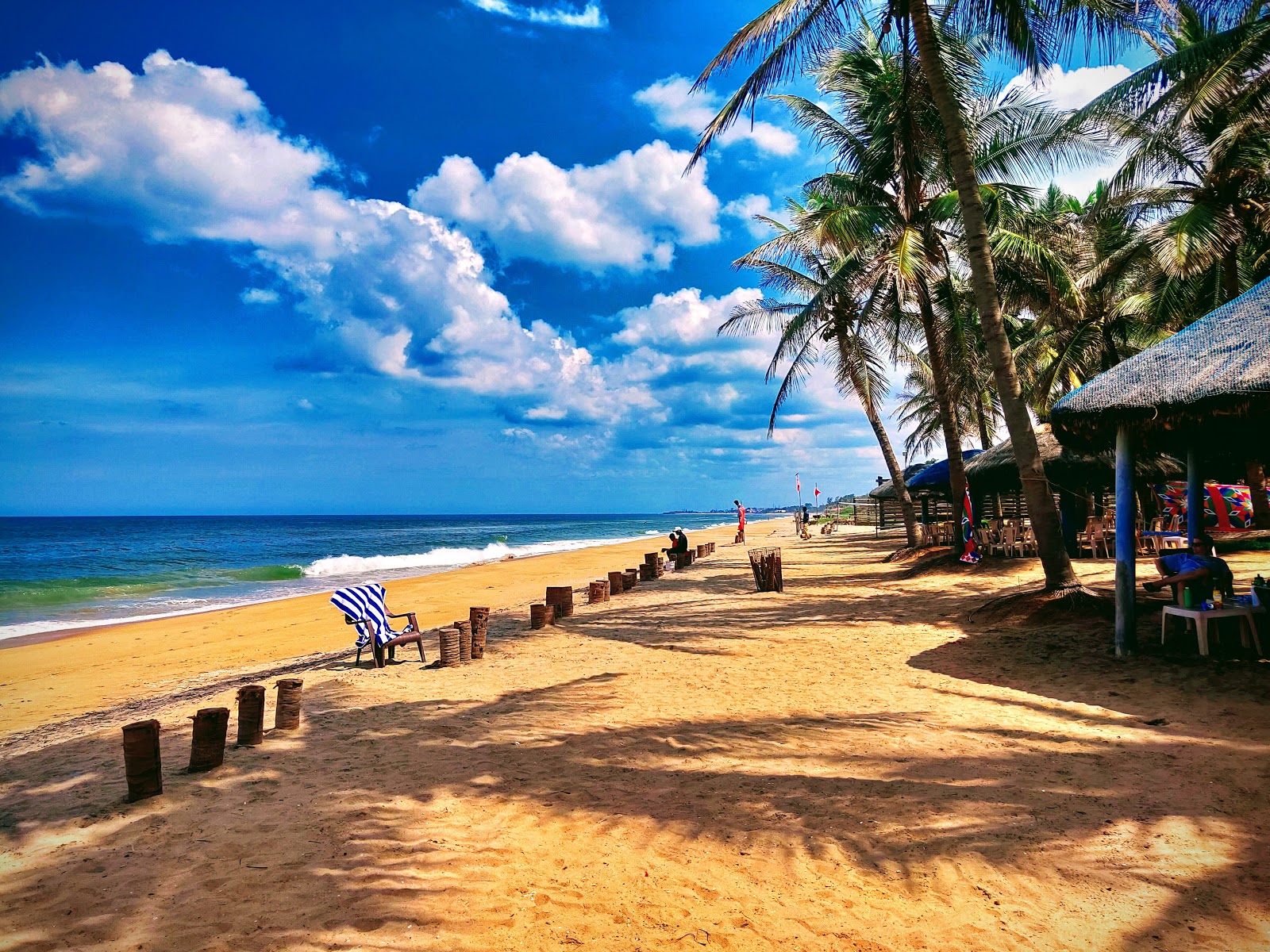 Photo de Ideal Resort Beach avec sable lumineux de surface