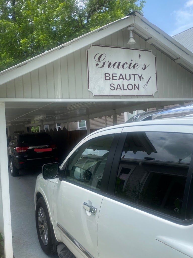 Gracie's Beauty Salon 78064