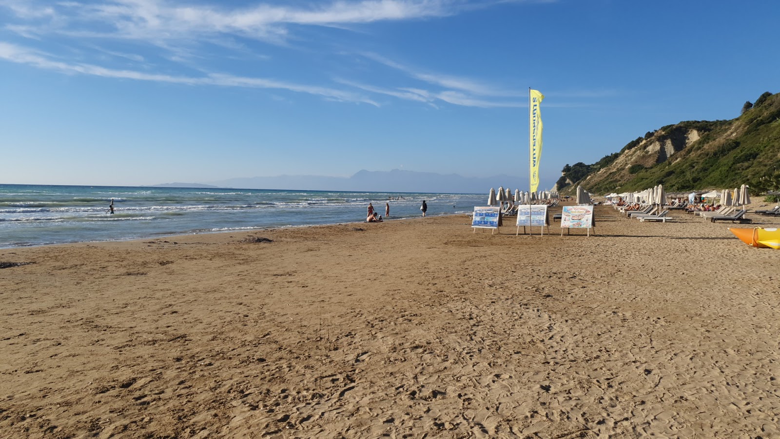 Agios Stefanos Plajı'in fotoğrafı ve güzel manzarası