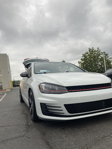 Volkswagen Dealer «Gurnee Volkswagen», reviews and photos, 6301 W Grand Ave, Gurnee, IL 60031, USA