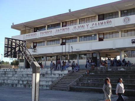 Opiniones de Colegio Nacional Jacinto Jijón y Caamaño en Sangolqui - Escuela