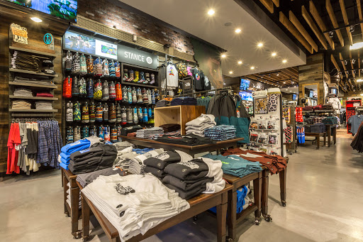 Clothing Store «Tillys», reviews and photos, 5415 Touhy Ave, Skokie, IL 60077, USA