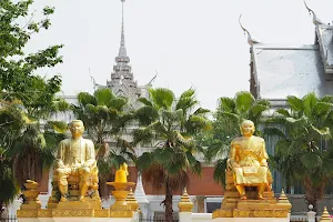 Statue of King Taksin the Great image