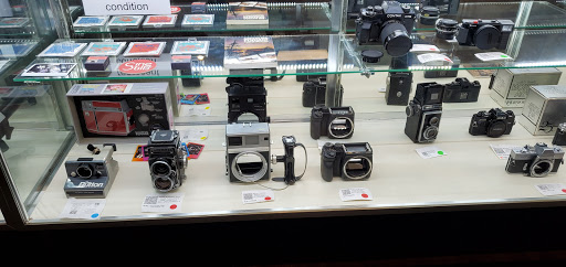 Camera Store «Roberts Camera», reviews and photos, 220 E St Clair St, Indianapolis, IN 46204, USA